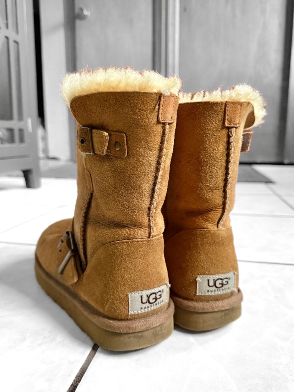 Classic Ugg Boot Women’s 7 Sheepskin Suede Buckle